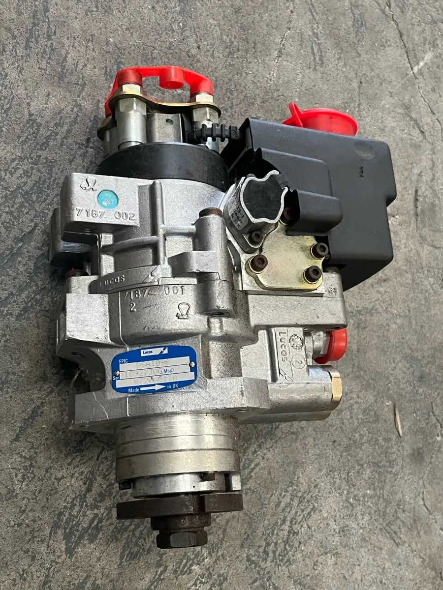 Mercedes Benz cylinder head - Image 1