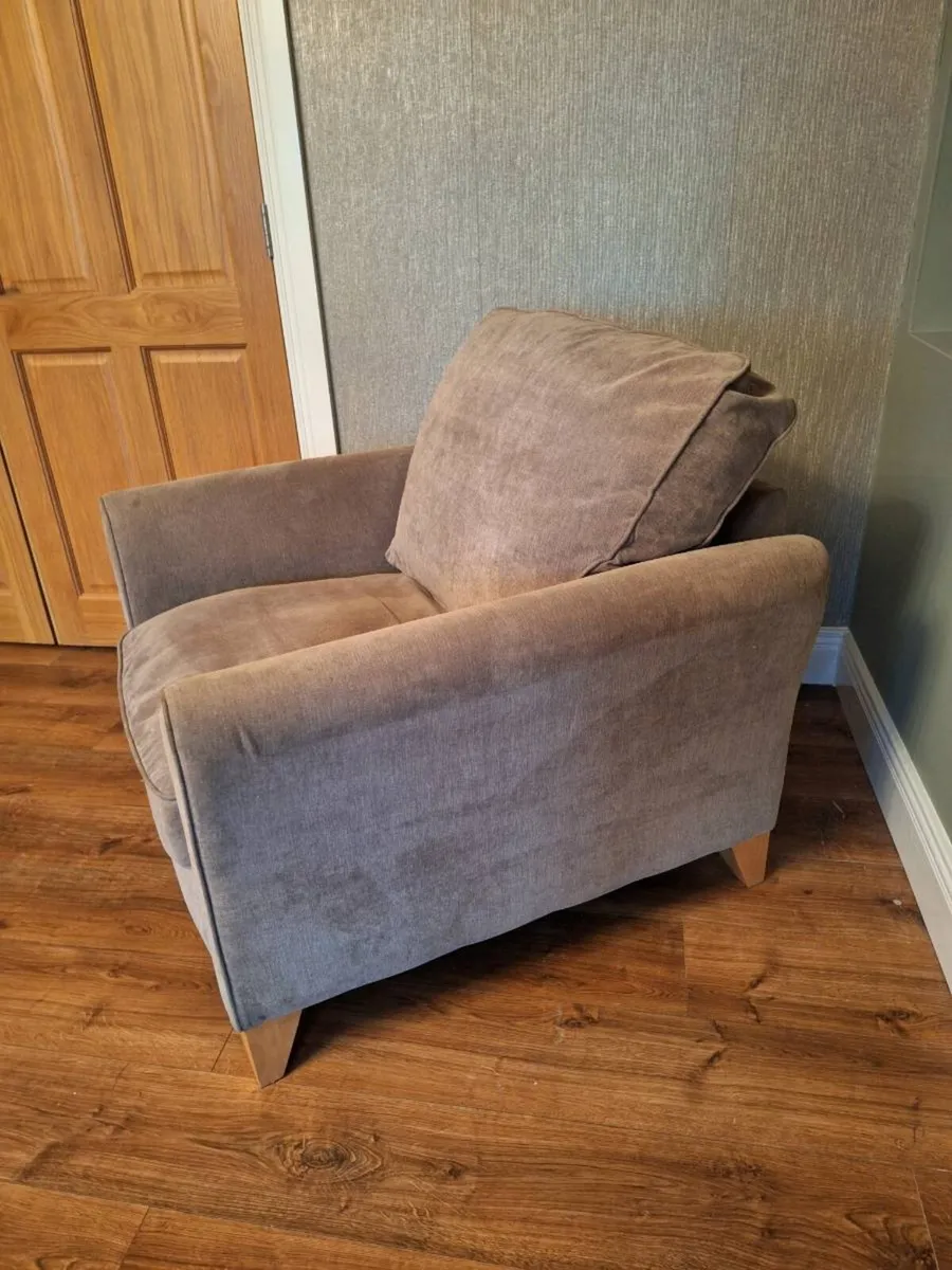 Sitting room chair - Image 2