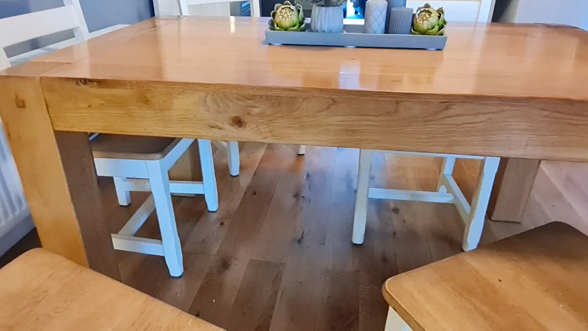 Dining table - Image 1