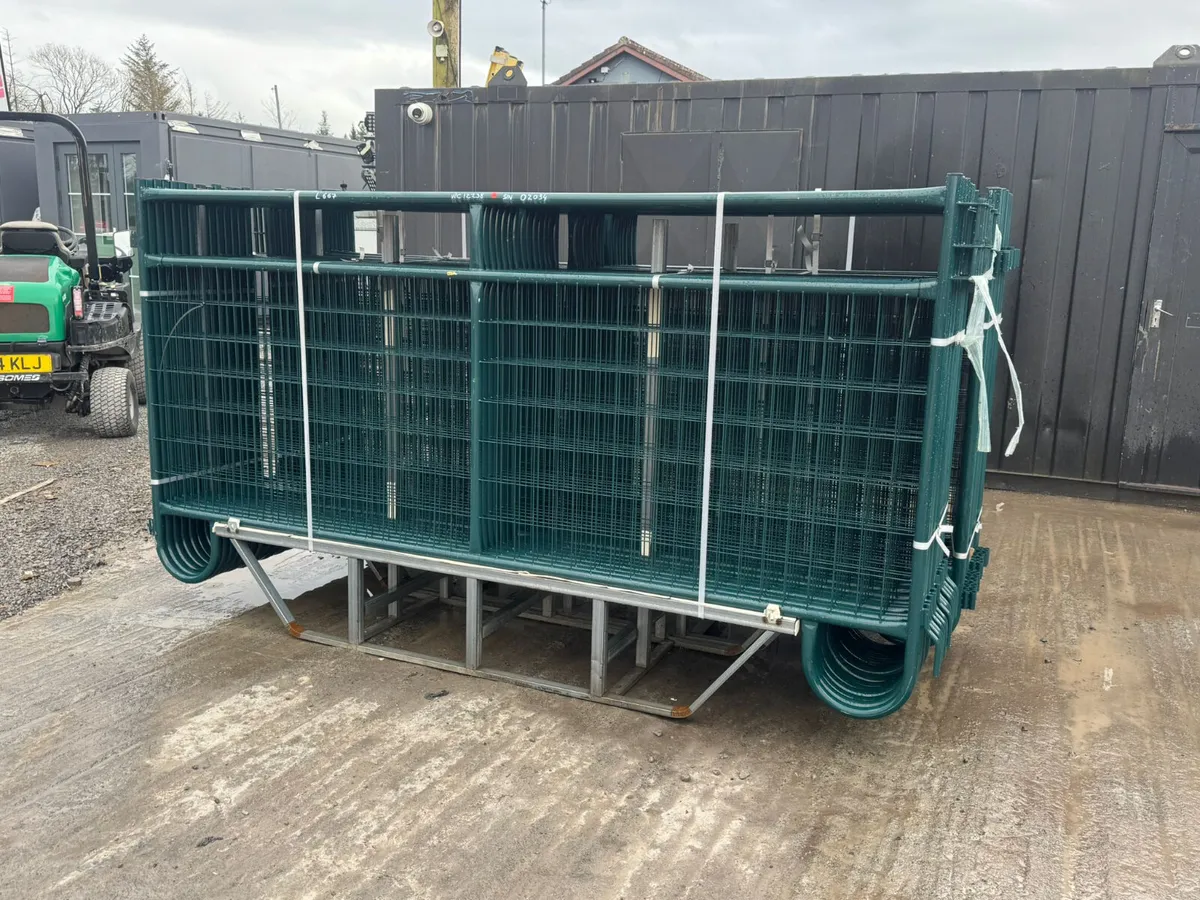 9ft x 4ft Fences Panels - Image 1