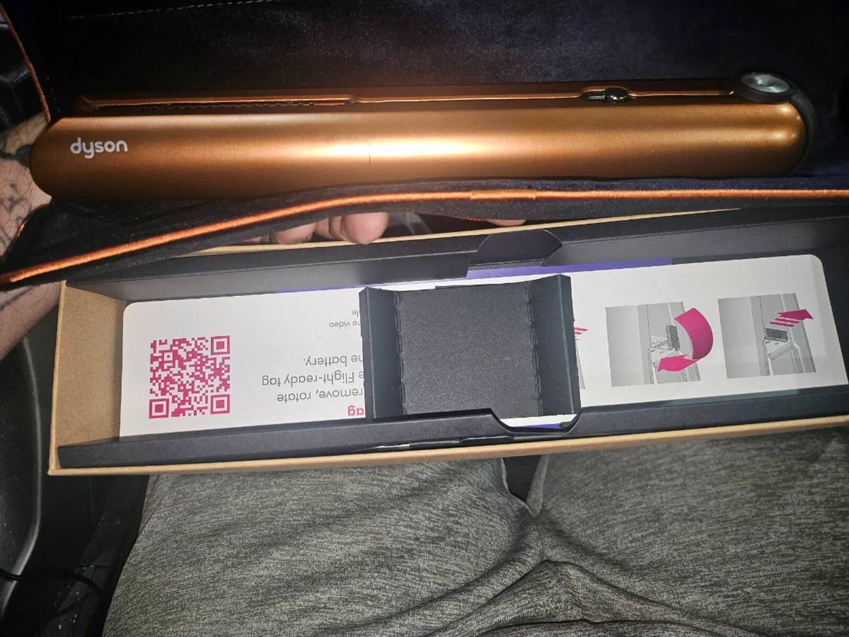 Dyson hair straighteners cooper and nickel - Image 3