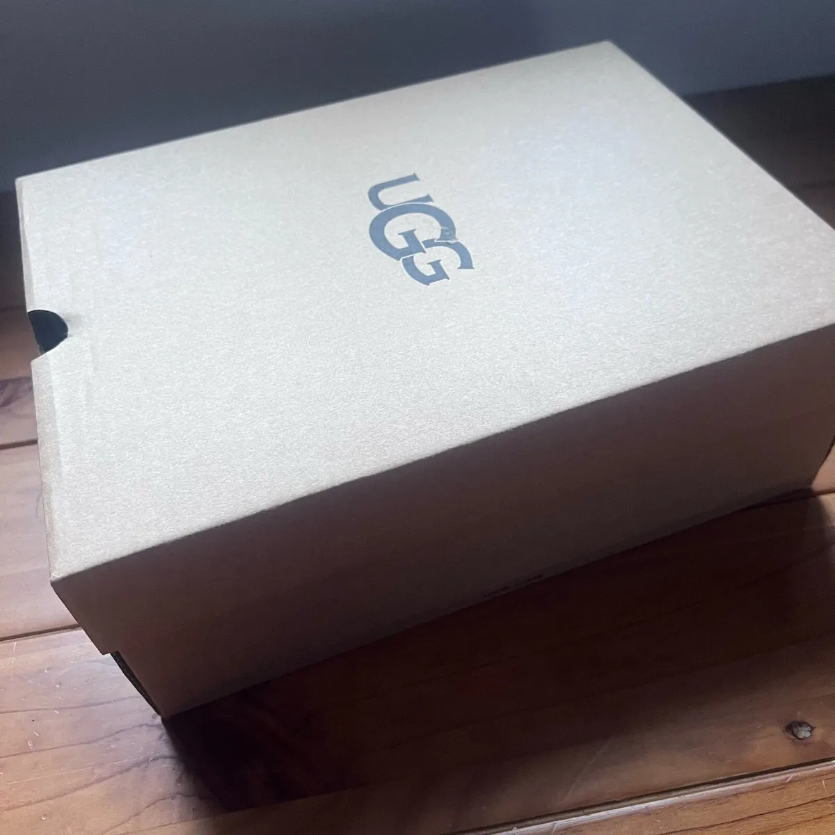 Uggs size 5 - Image 4