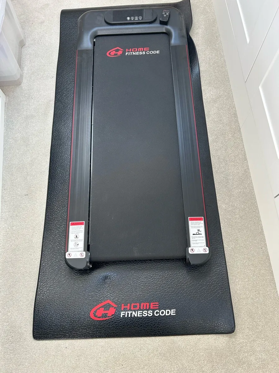 Treadmill with non slip mat - Image 3