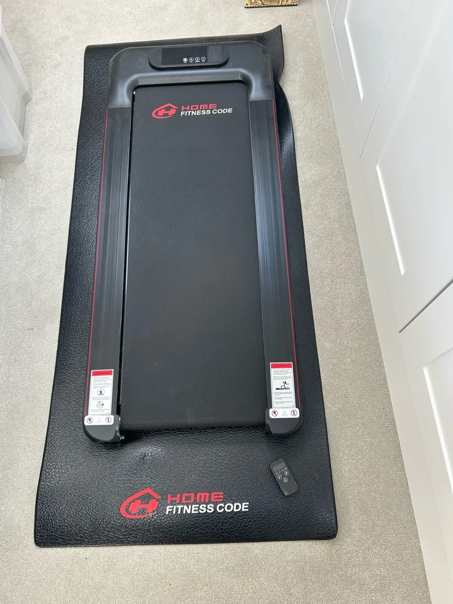 Treadmill with non slip mat - Image 1