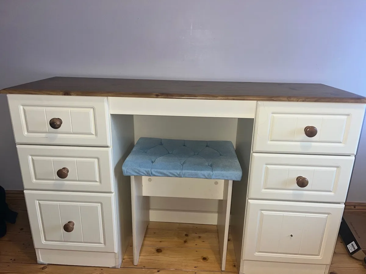 Desk / dresser - Image 1