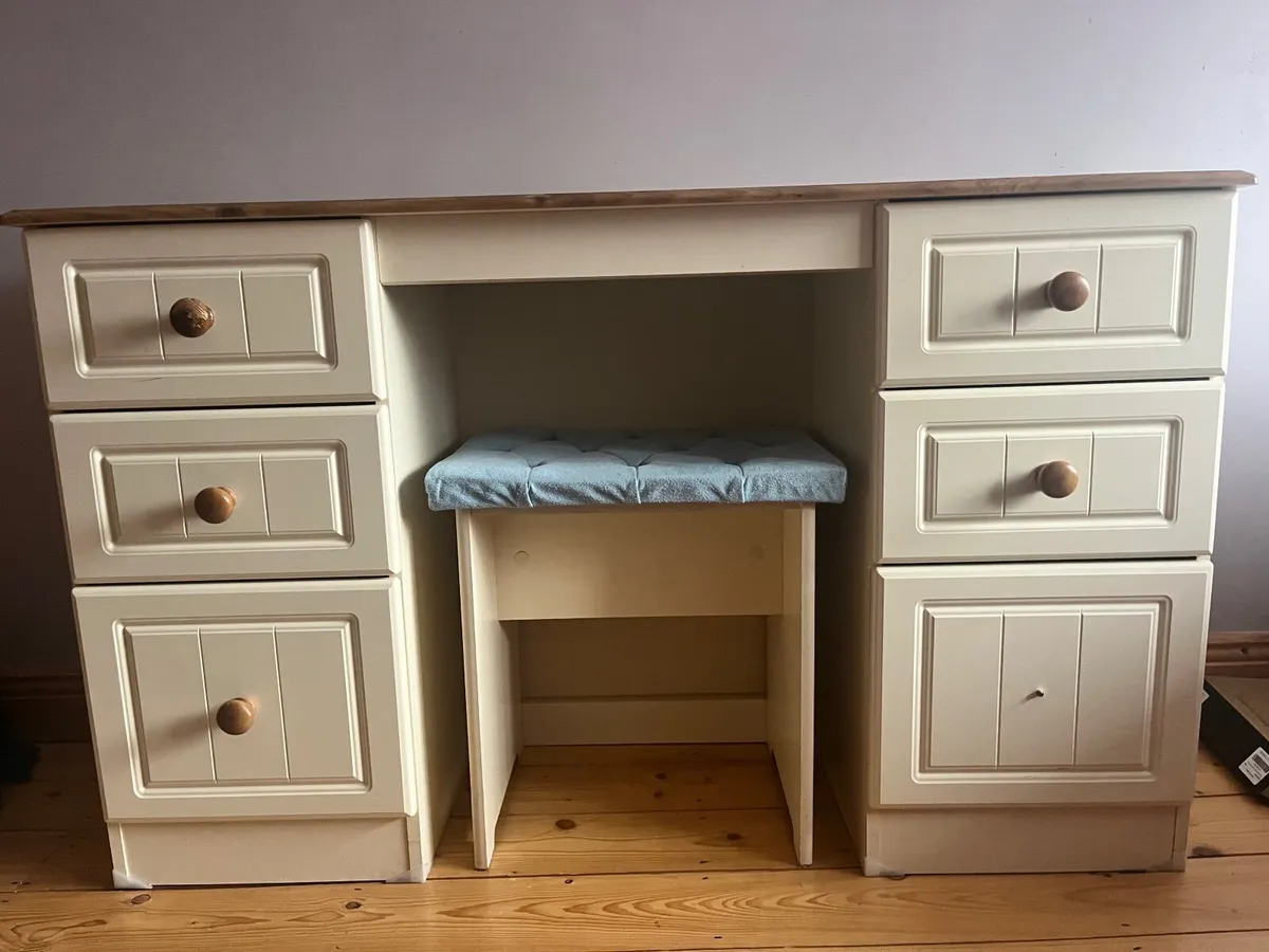 Desk / dresser - Image 2