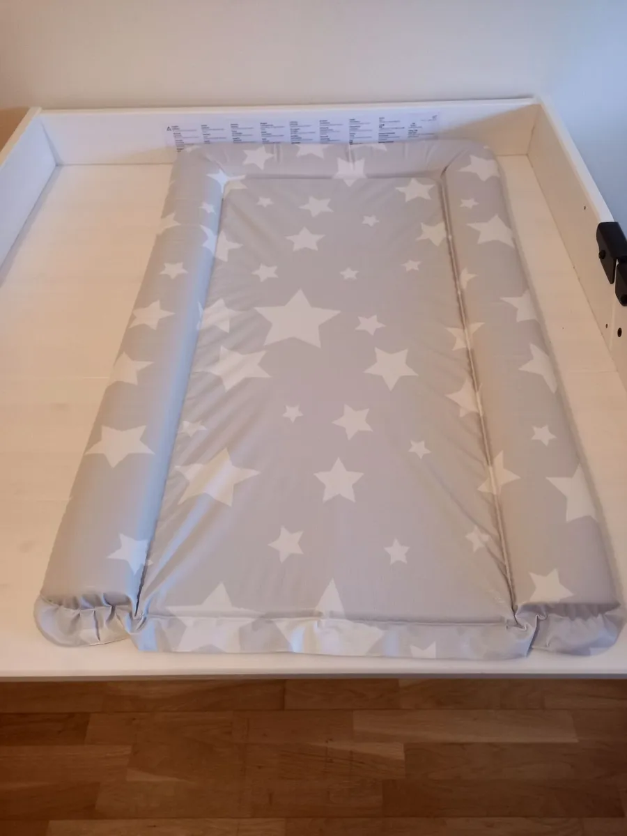 Changing table - Image 2