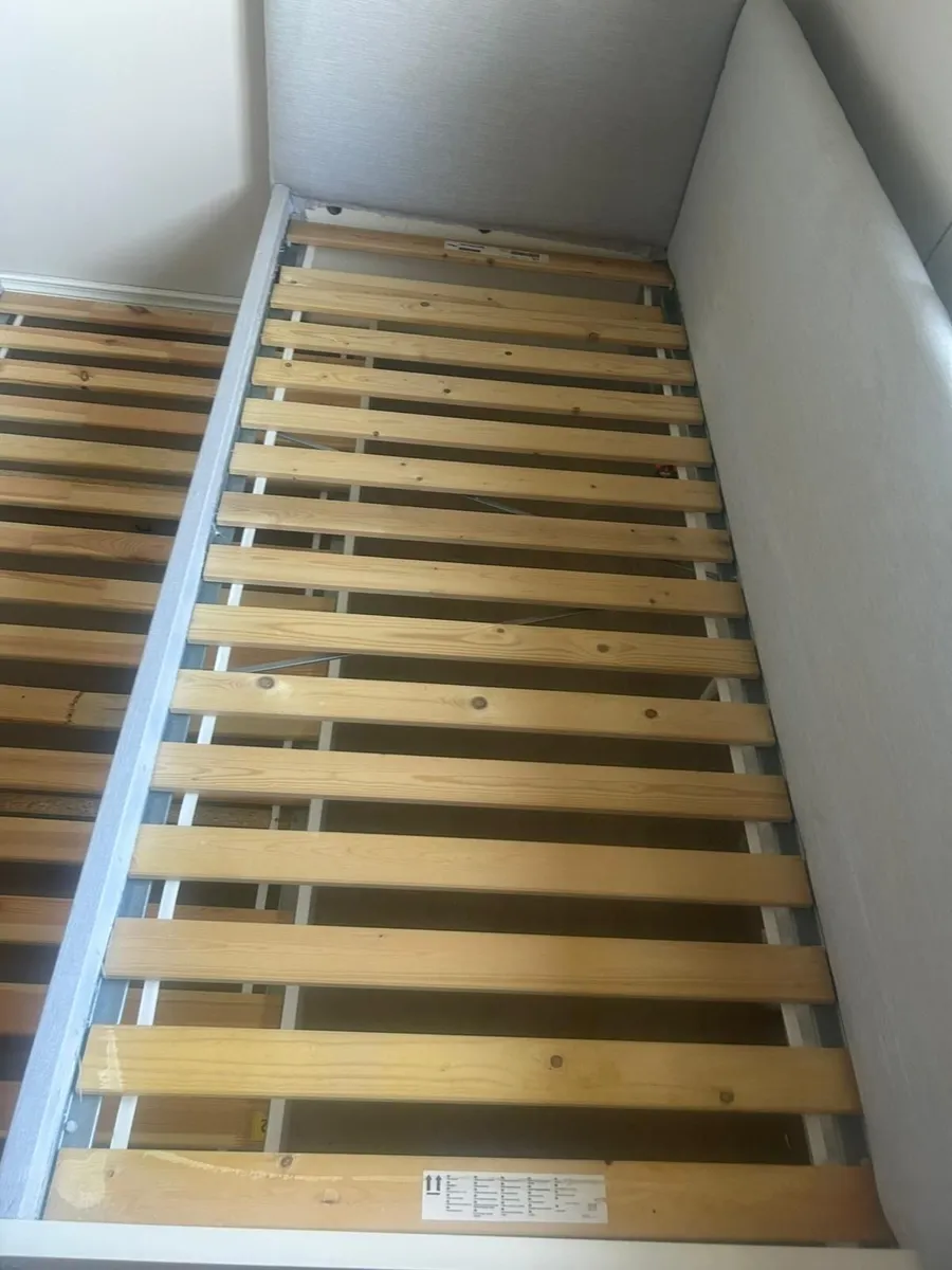 Day bed with spare bed underneath - Image 4