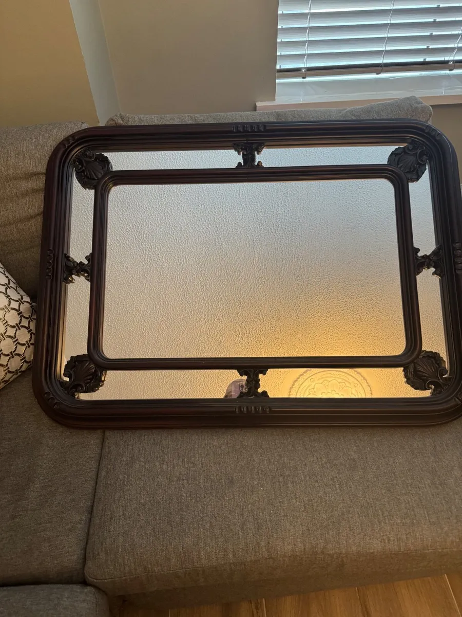 Black Mirror - Image 2