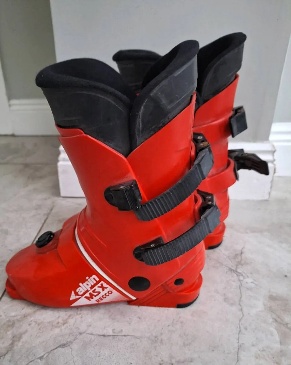 Skis and ski boots - Image 4