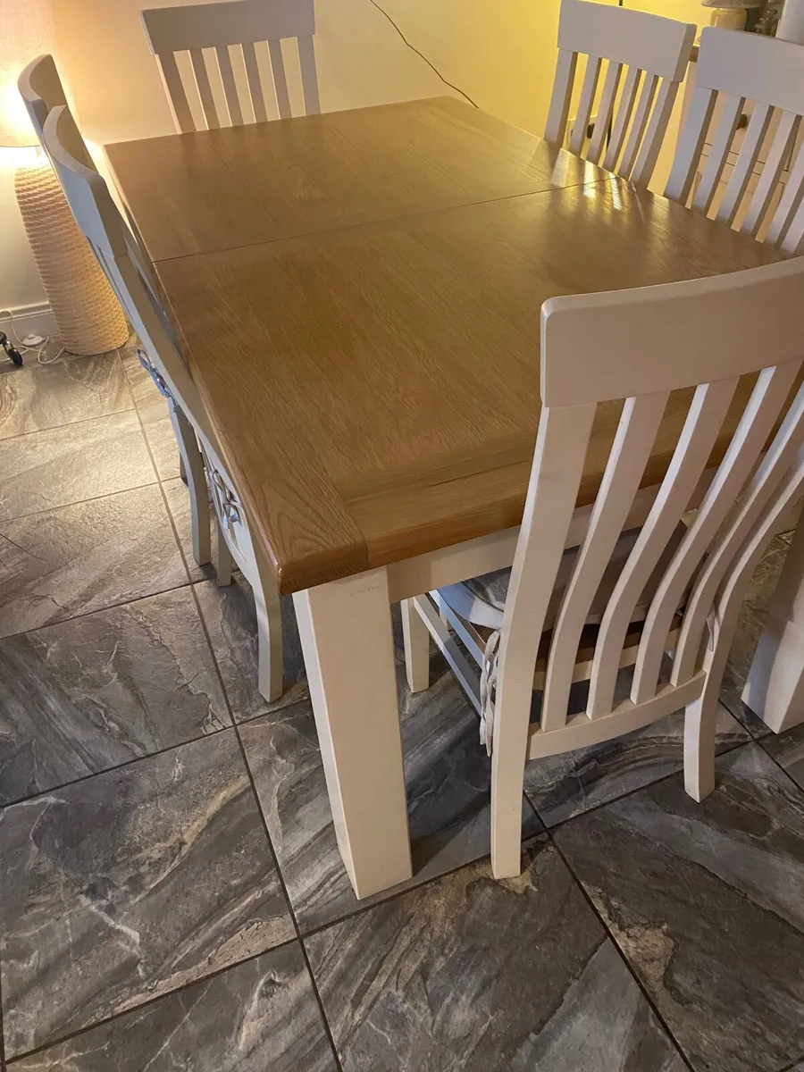 Solid oak Table and chairs - Image 2
