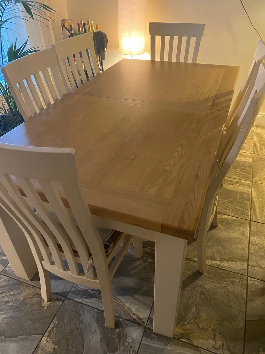 Solid oak Table and chairs - Image 1