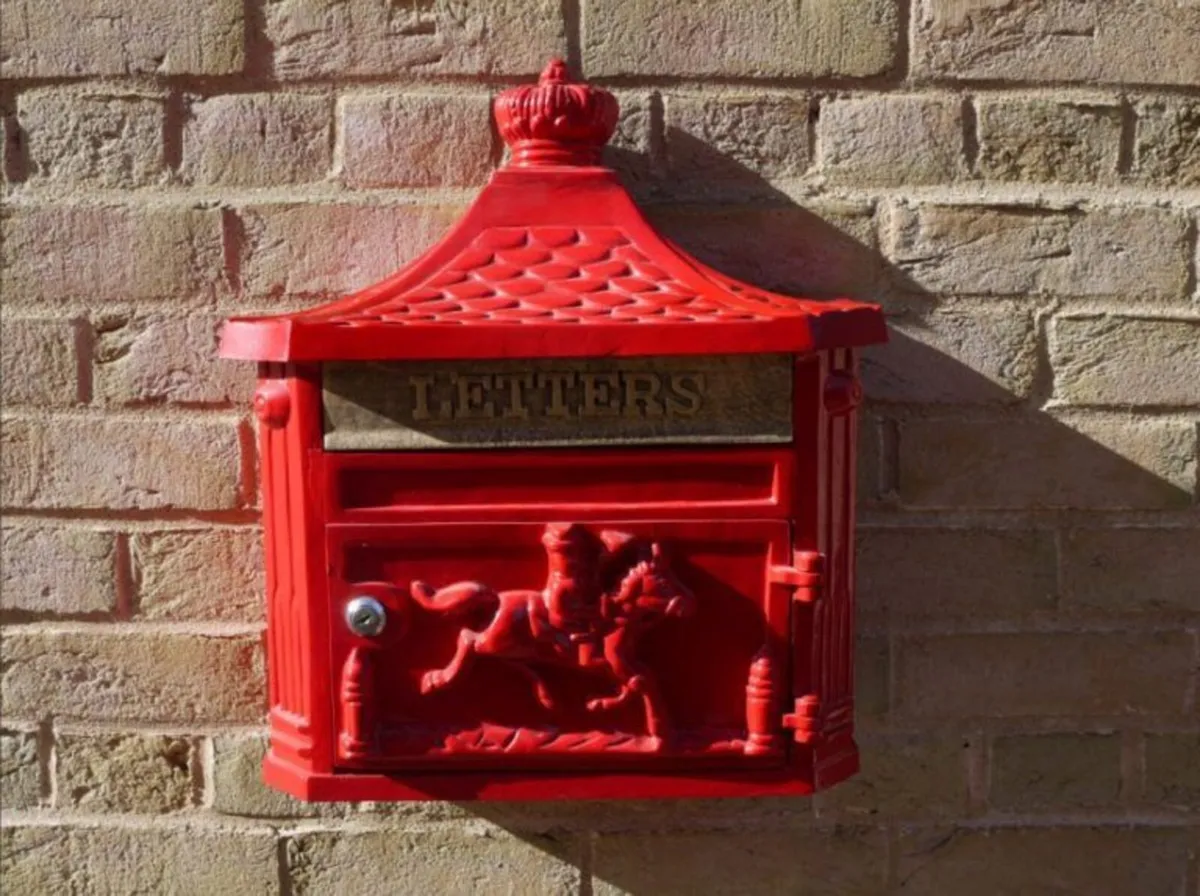 Aluminium Post Box – Wall Mounted – Red – D1196