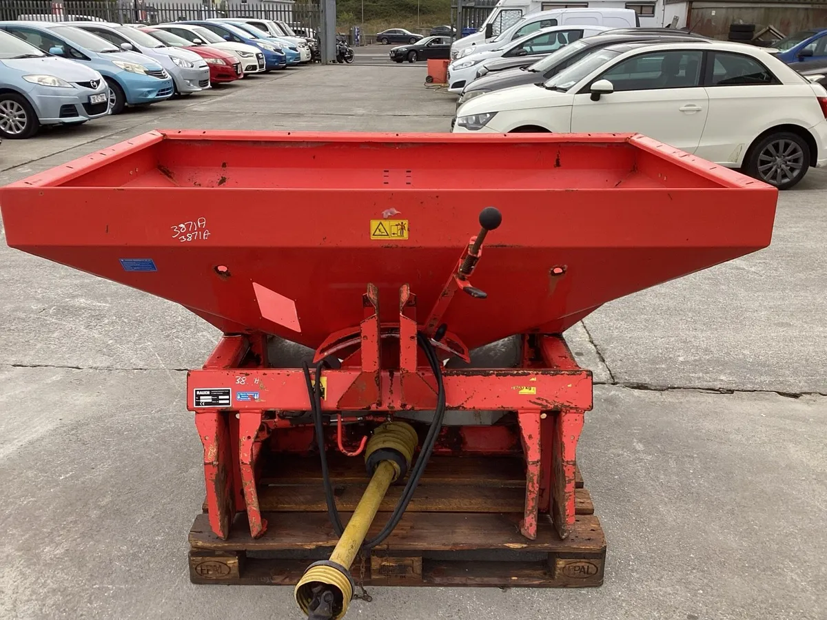 6. FERT SPREADERS  €1000 TO 2500 SEE PICTURES - Image 3