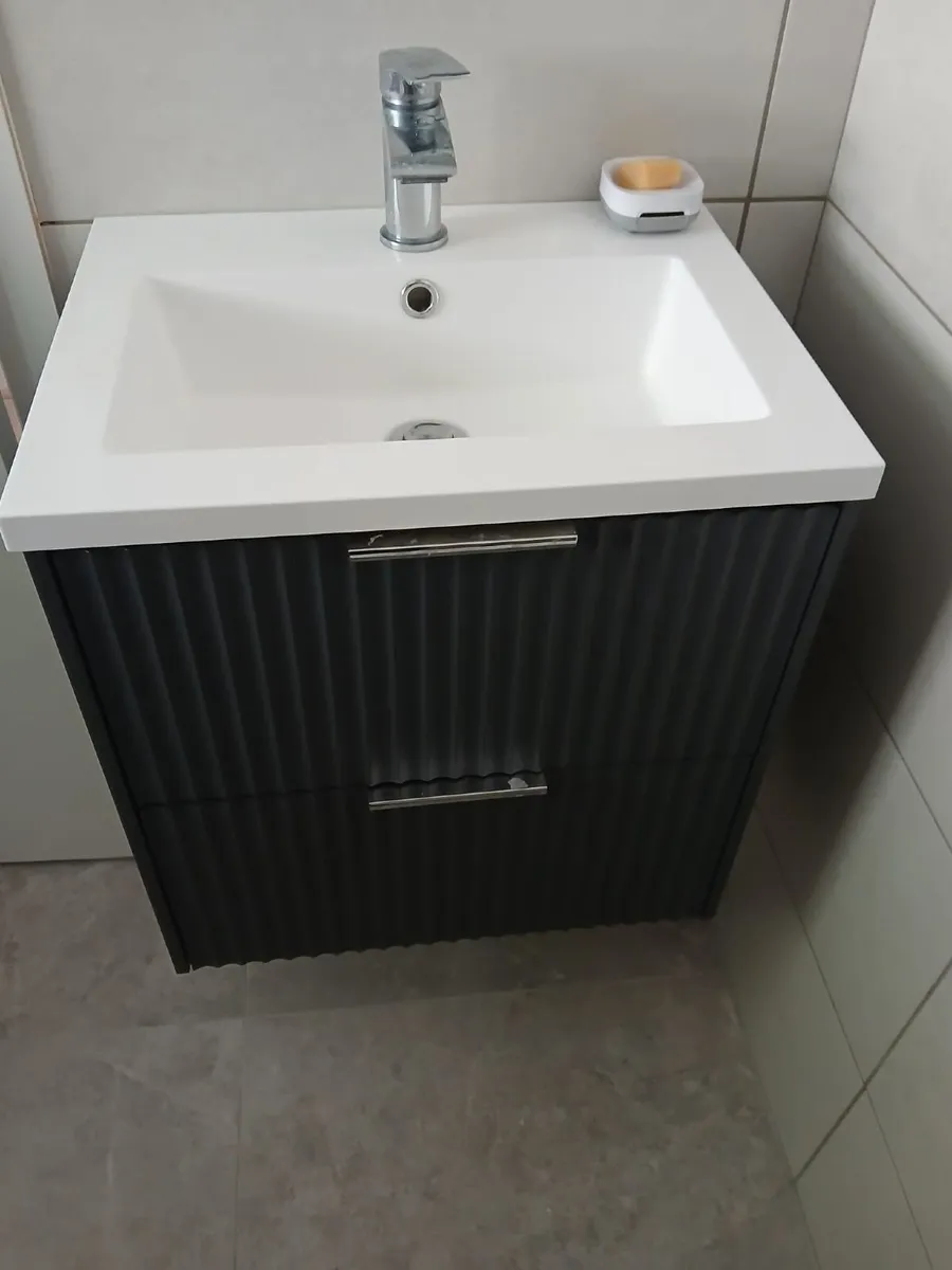 bathroom wall mounted vanity unit