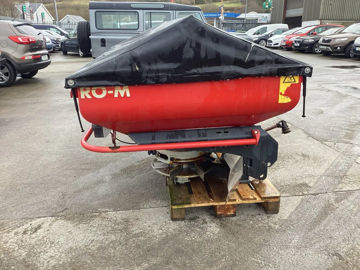 6. FERT SPREADERS  €1000 TO 2000 SEE PICTURES - Image 3