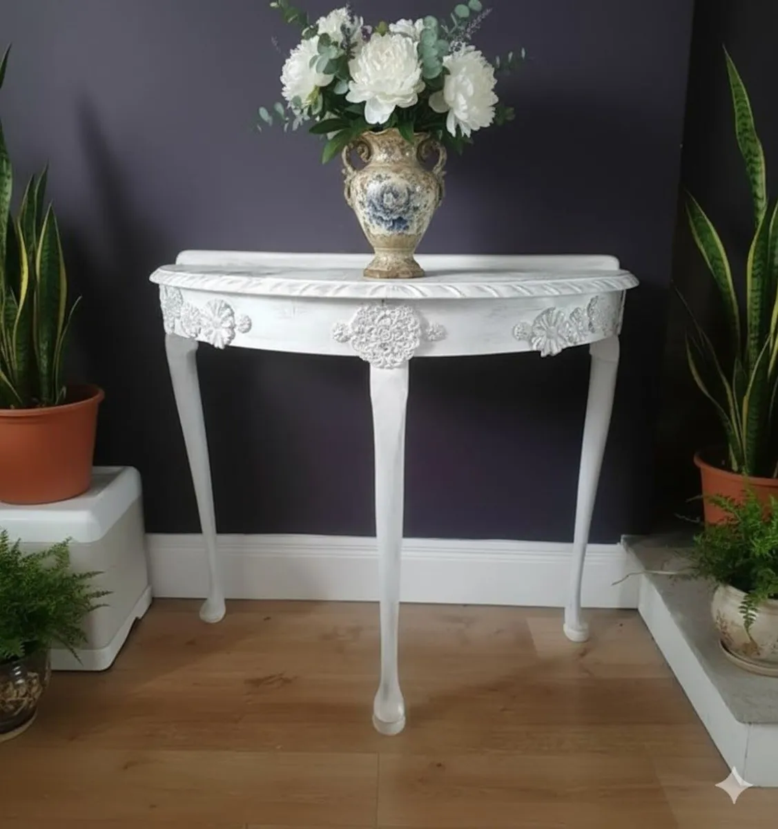 Sonville House Decorative Console Table - Image 1