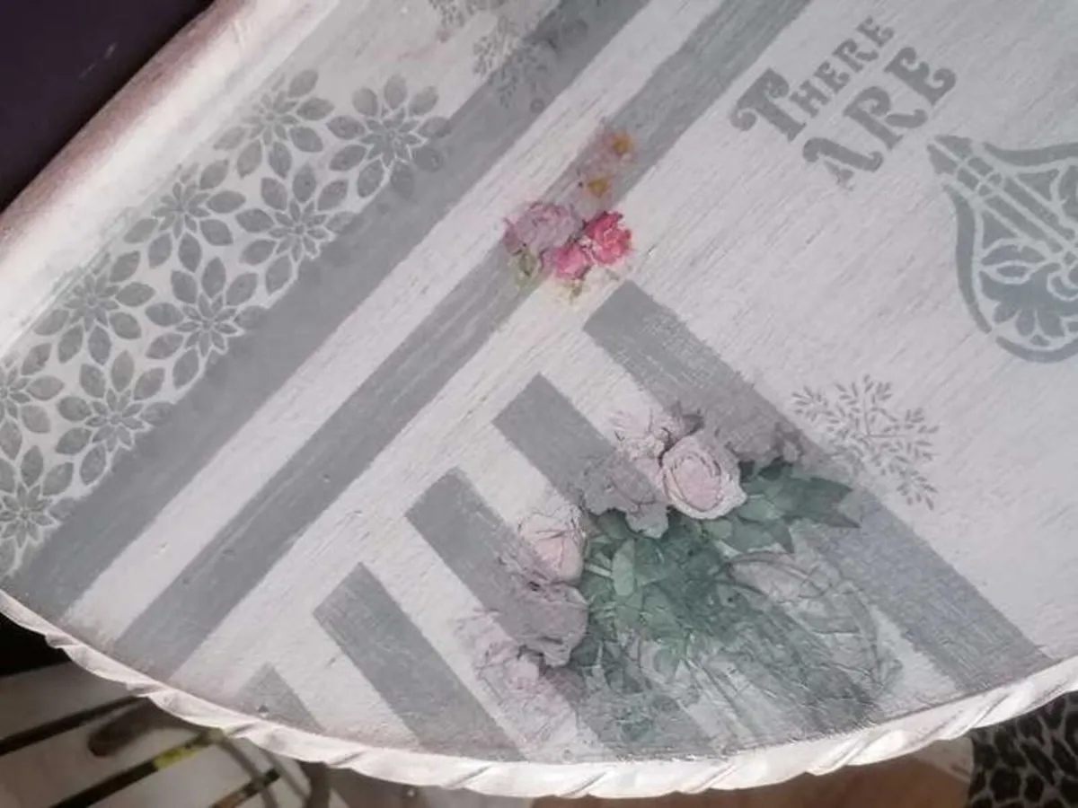 Sonville House Decorative Console Table - Image 3