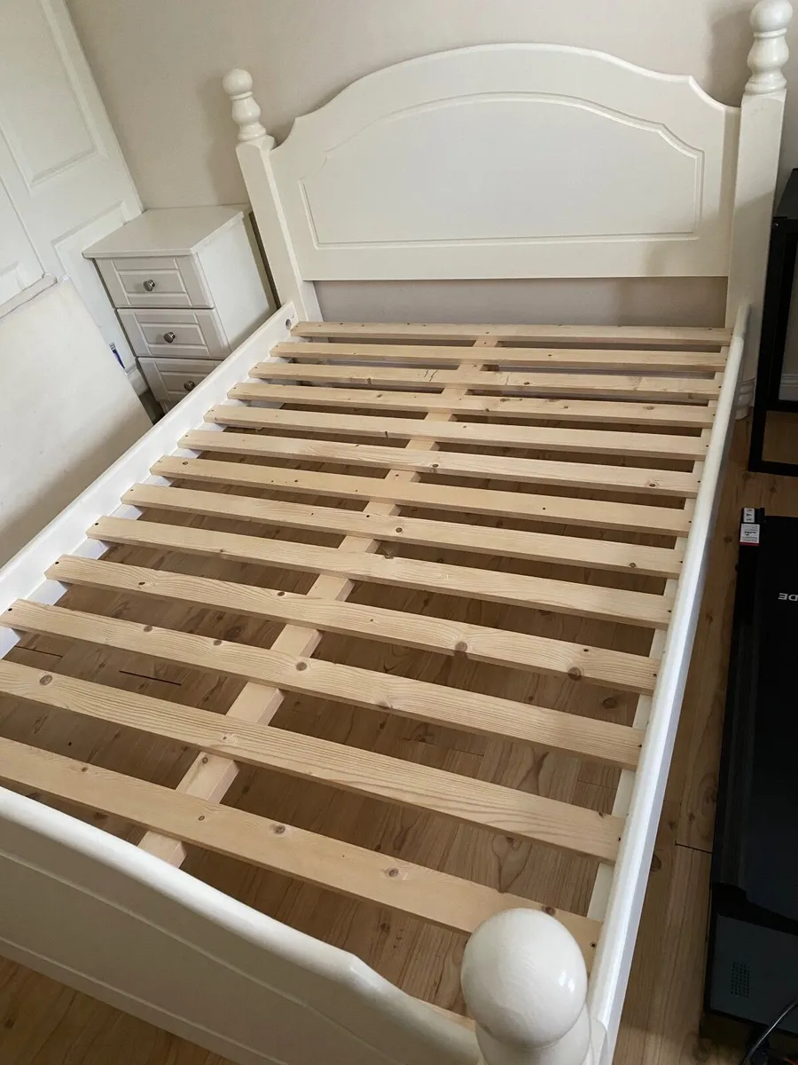 Double bed - Image 1