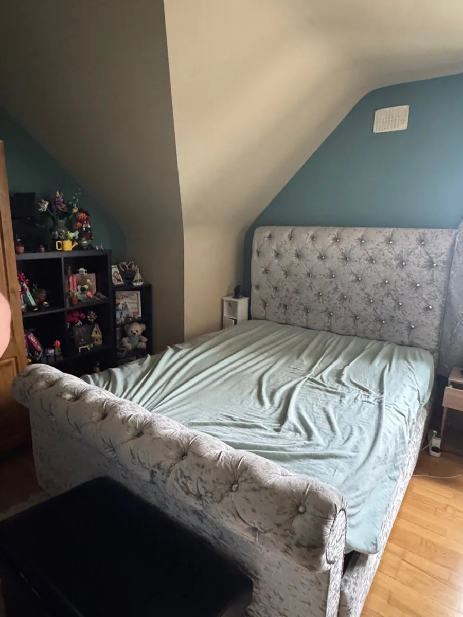 5ft crushed velvet sleigh king bed - Image 2