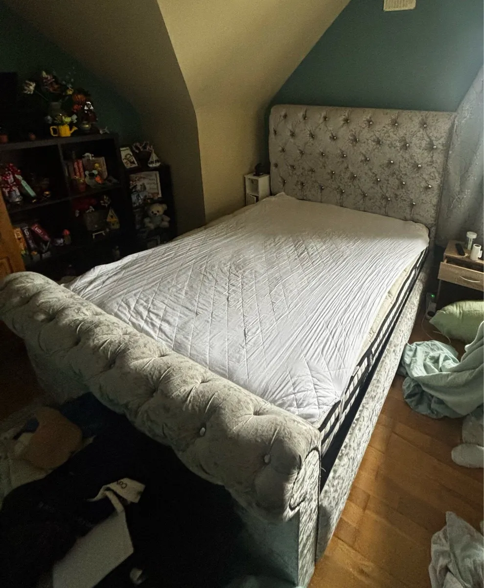 5ft crushed velvet sleigh king bed - Image 4