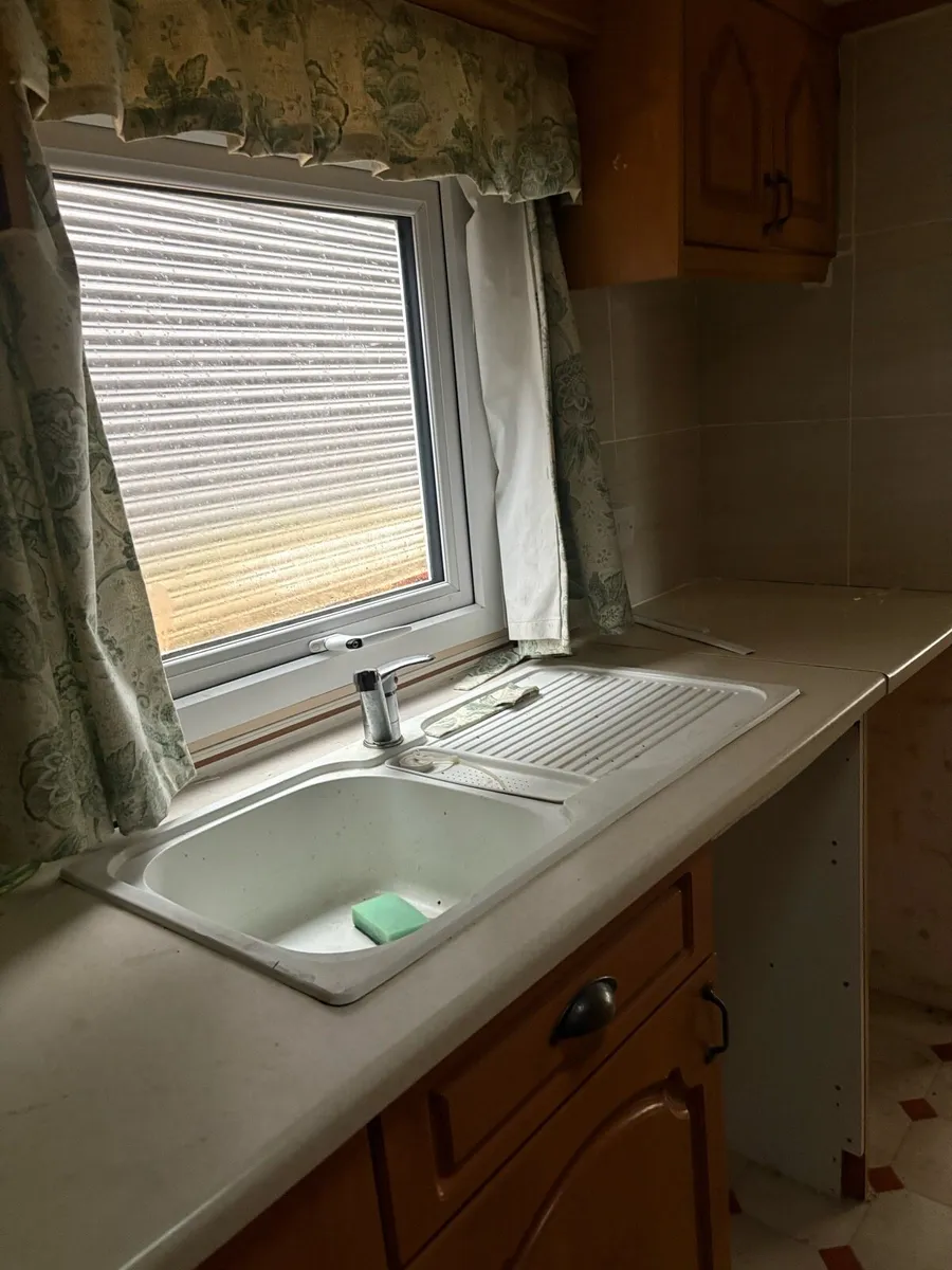 Mobile home double glazed central heated - Image 3