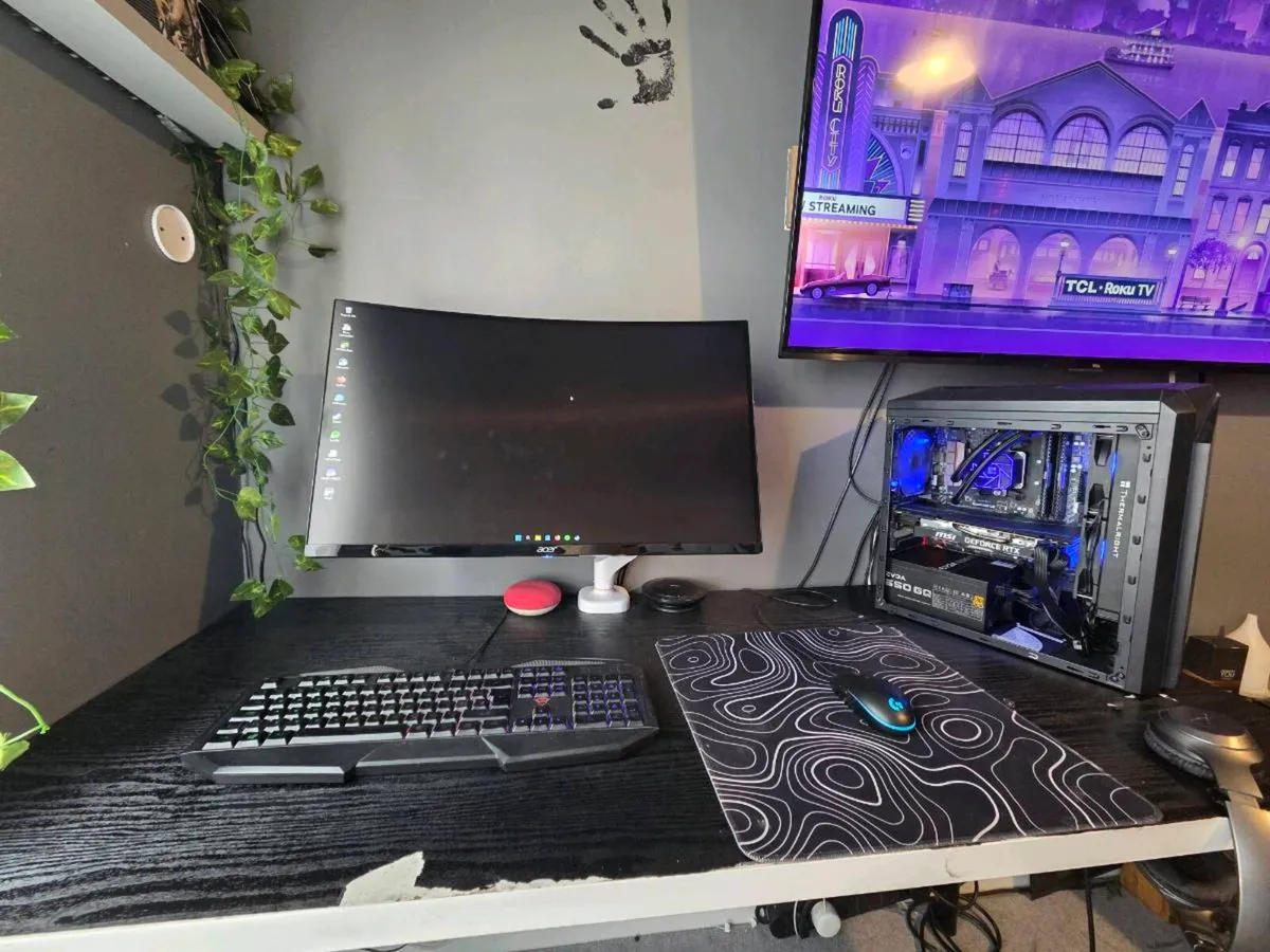 Gaming pc and monitor - Image 1