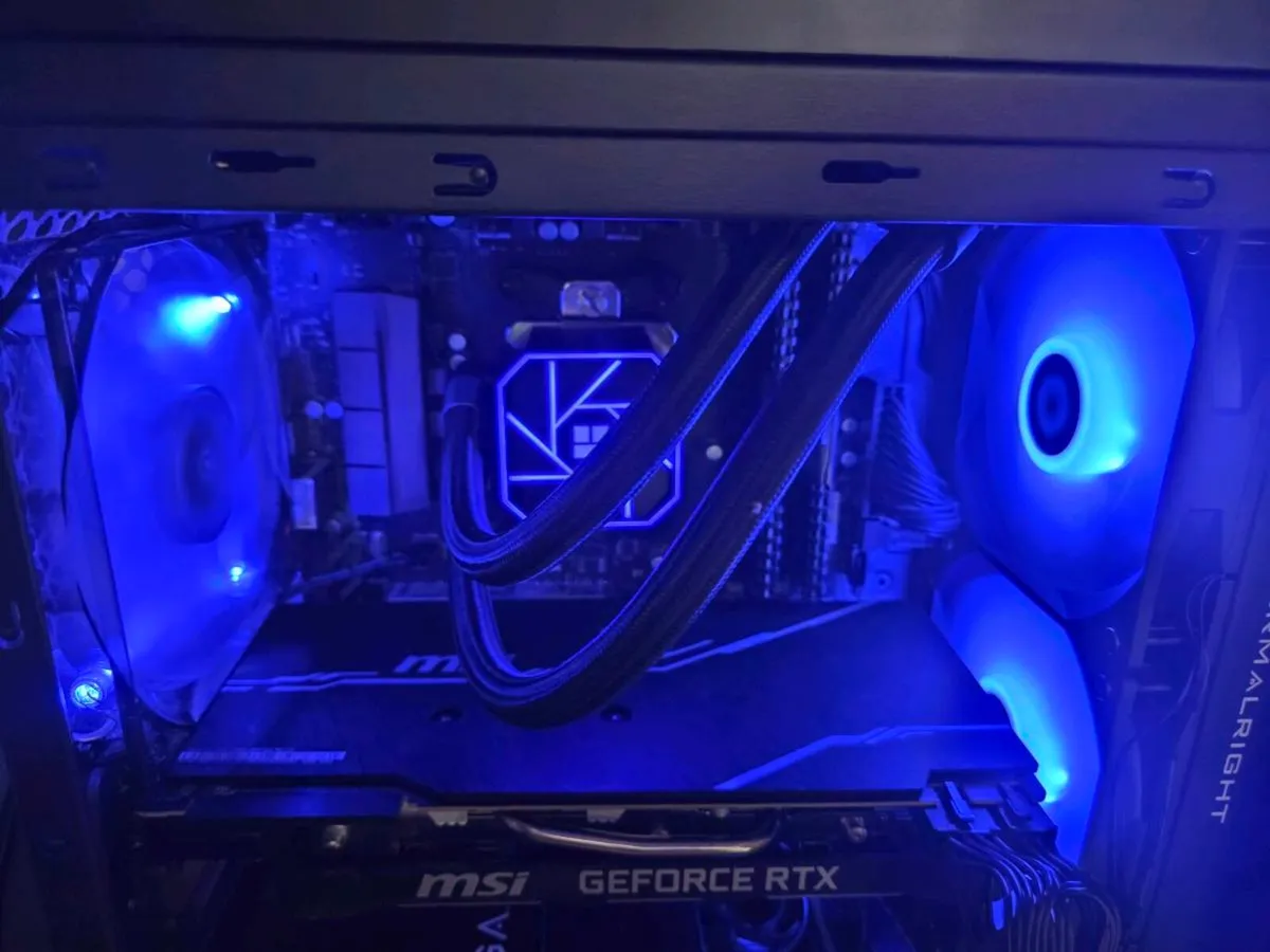 Gaming pc and monitor - Image 2