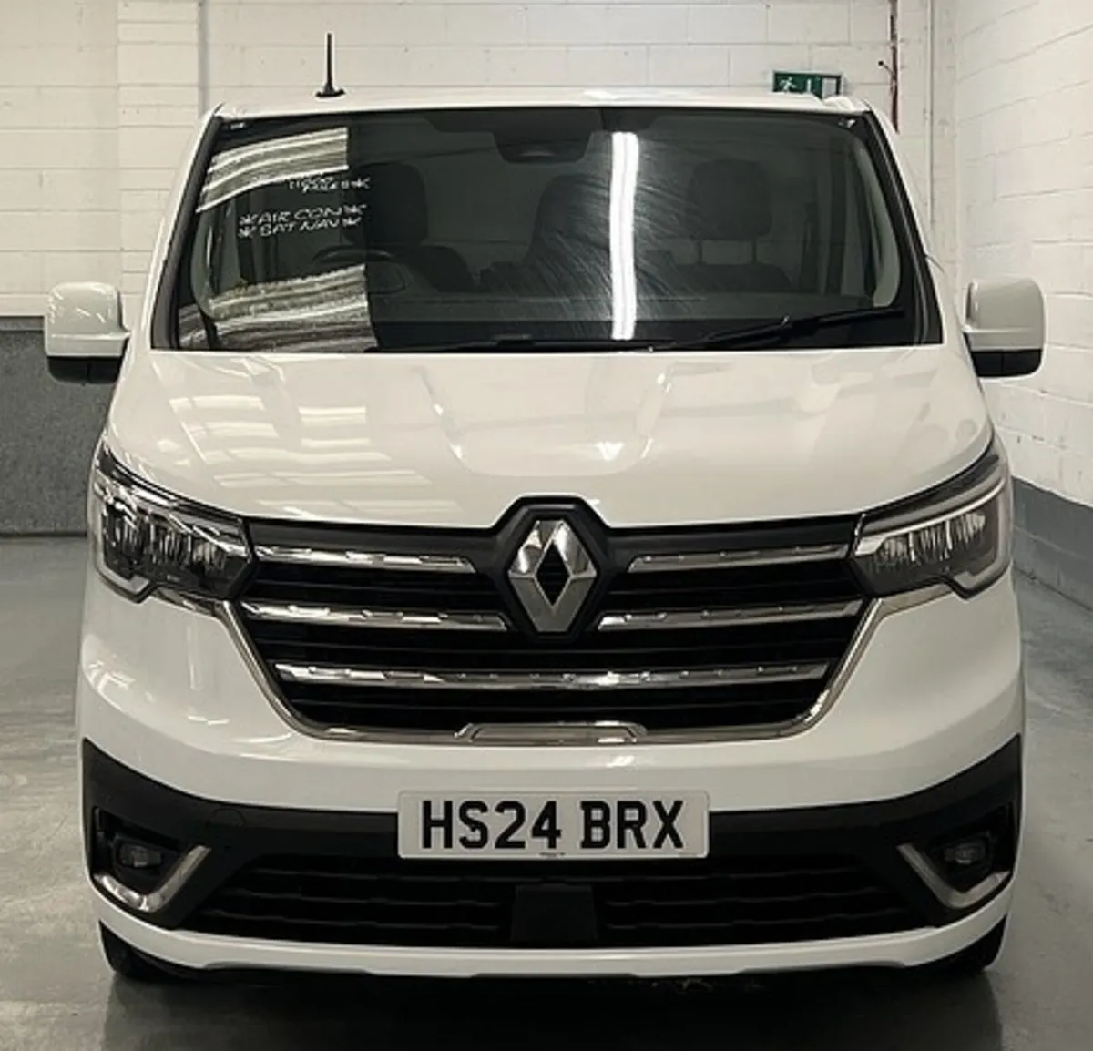2024 Renault Trafic Panel Van - Image 1
