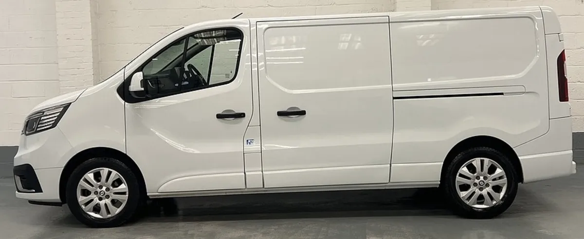 2024 Renault Trafic Panel Van - Image 2