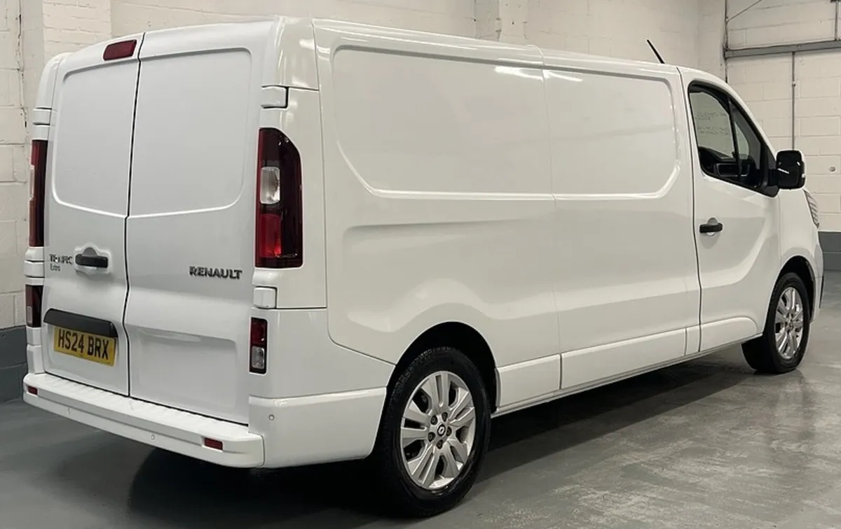 2024 Renault Trafic Panel Van - Image 4