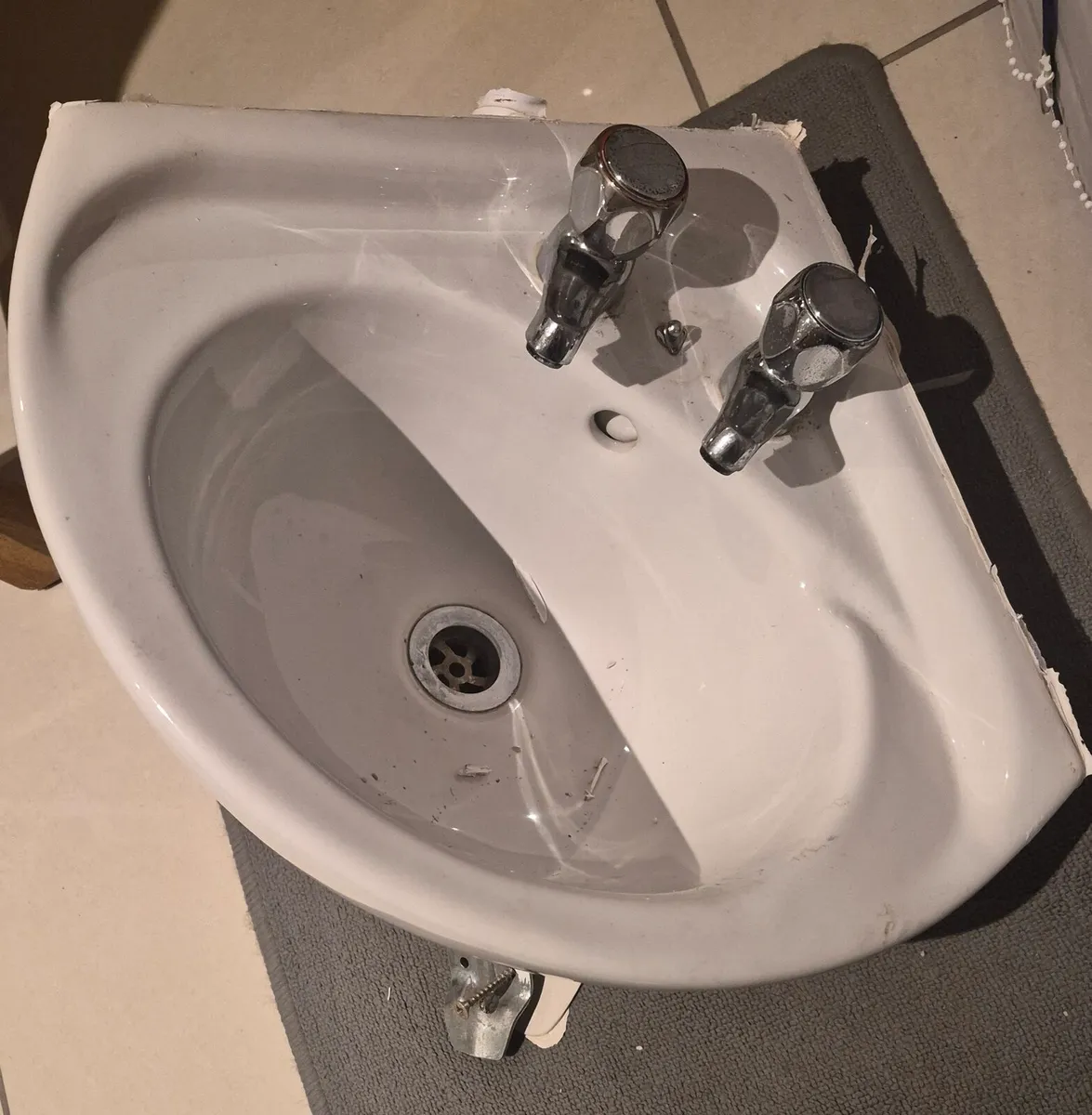 Small corner sink