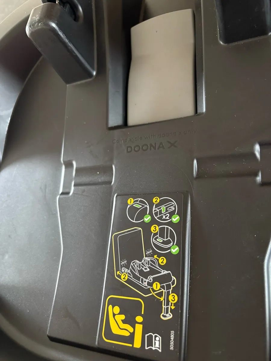 Doona X lsofix Base for Doona X Carseat Stroller. - Image 4