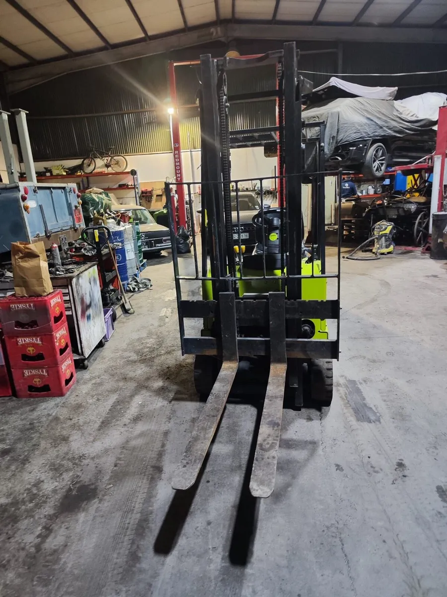 CLARK ELECTRIC FORKLIFT - Image 4