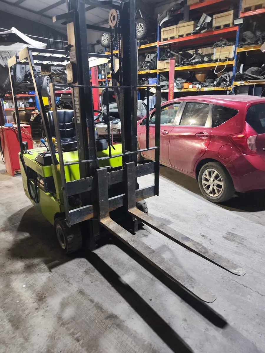 CLARK ELECTRIC FORKLIFT - Image 3
