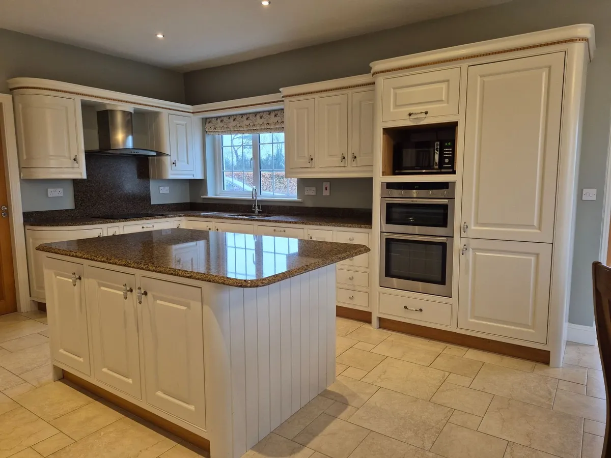 Solid oak kitchen & granite countertop - Image 4