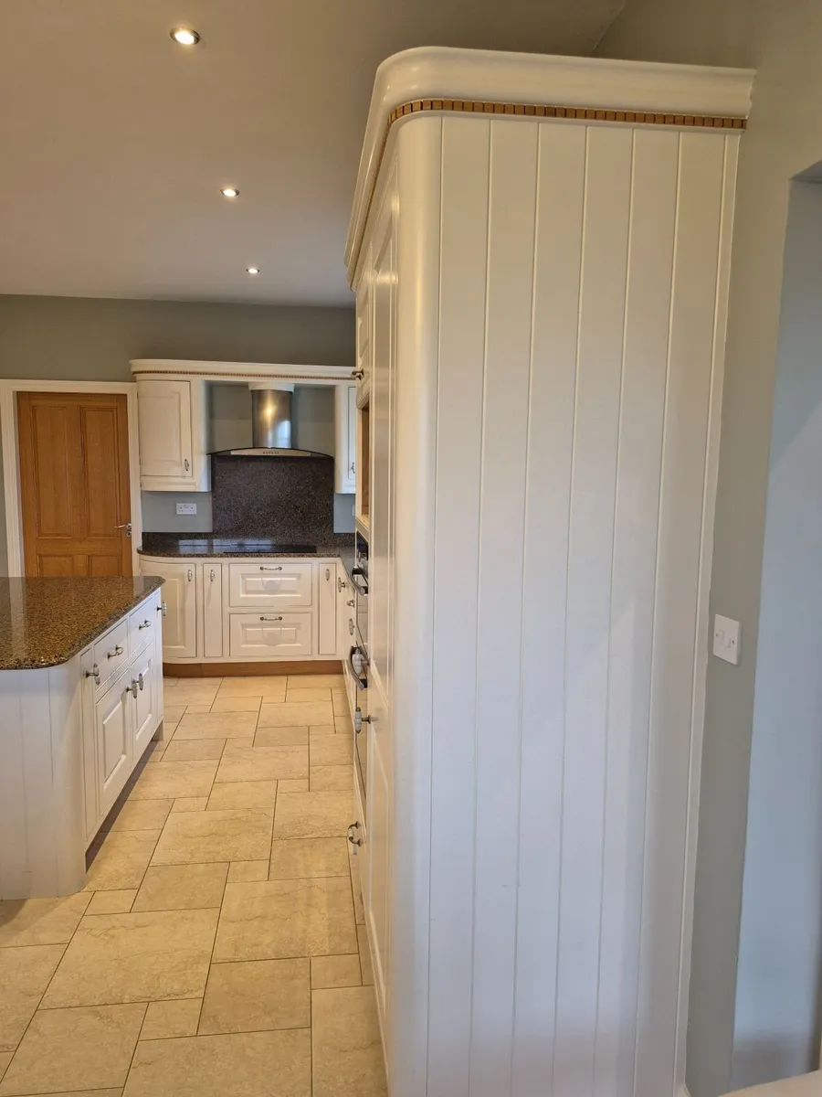 Solid oak kitchen & granite countertop - Image 3