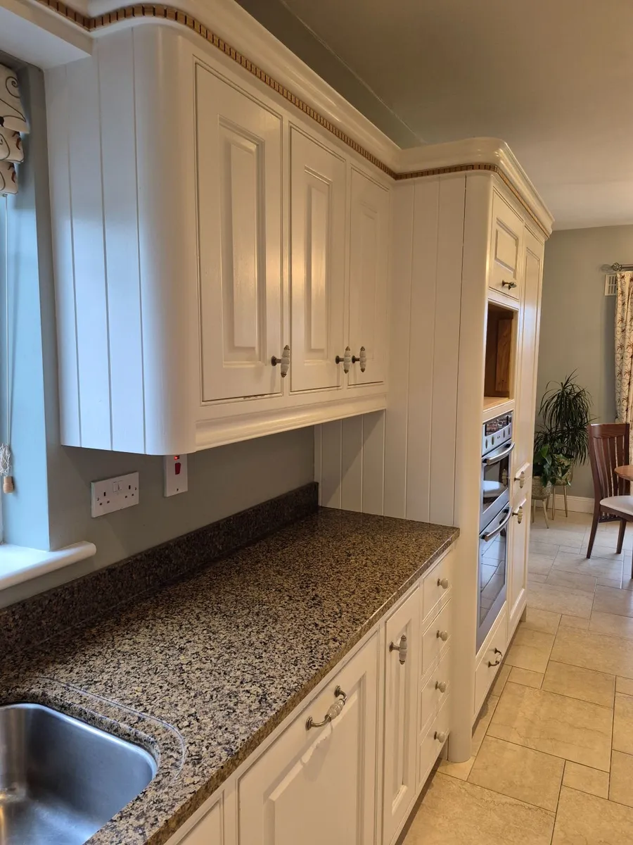 Solid oak kitchen & granite countertop - Image 4