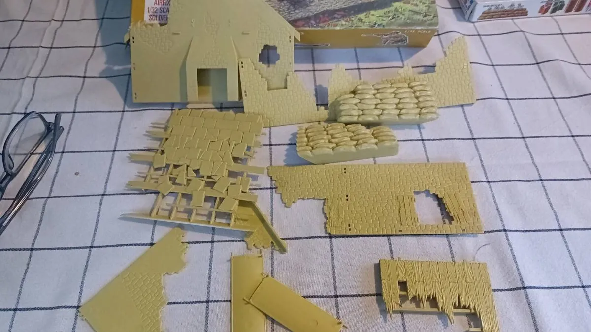 Airfix Stronghold 1/32 scale 1970's - Image 3