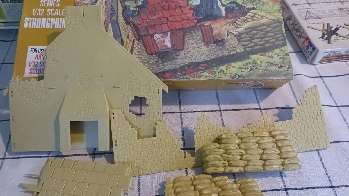 Airfix Stronghold 1/32 scale 1970's - Image 4