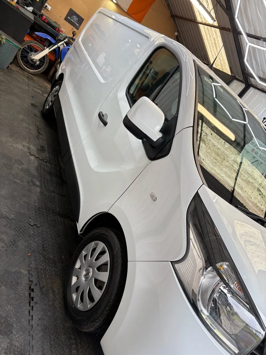 Nissan nv300 - Image 2