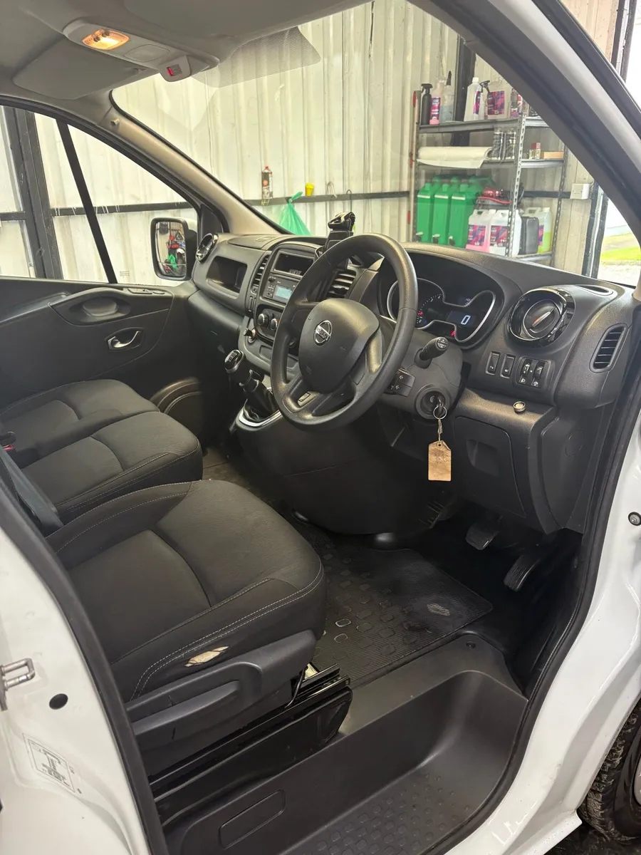 Nissan nv300 - Image 4