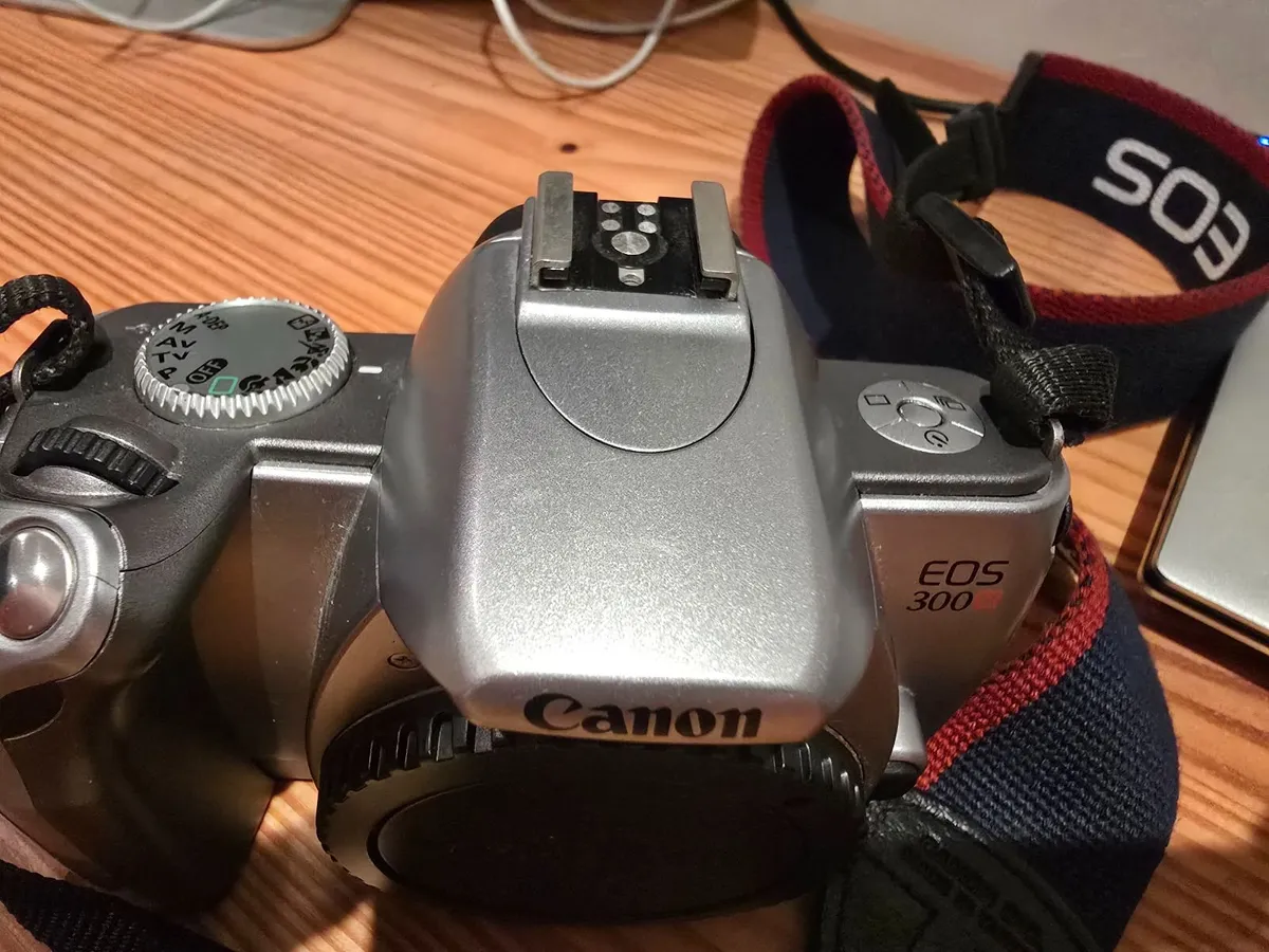 Canon EOS 300 35mm Film SLR Camera Body - Image 4