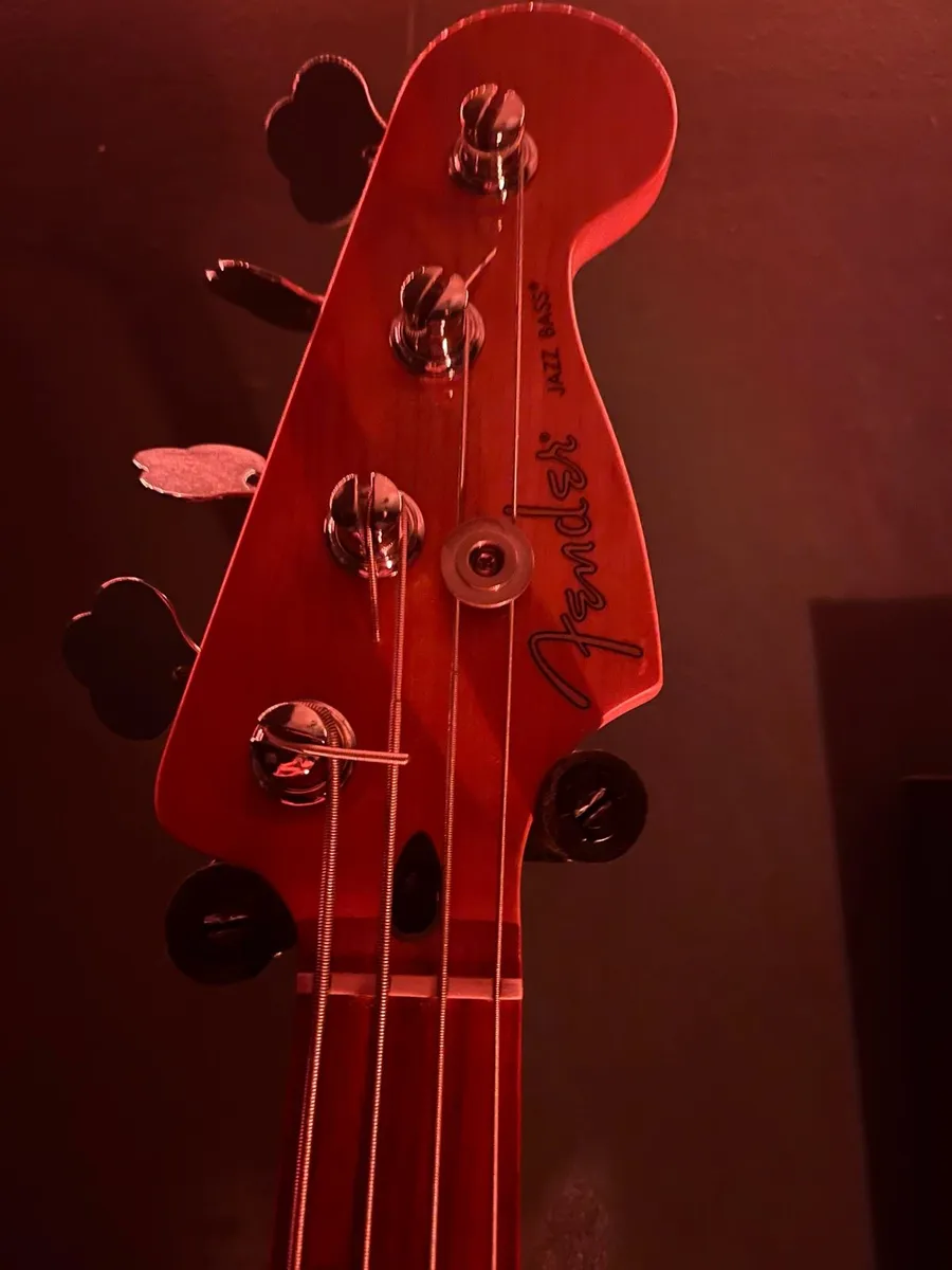 Fender Jazz Bass (Olympic White) - Image 3