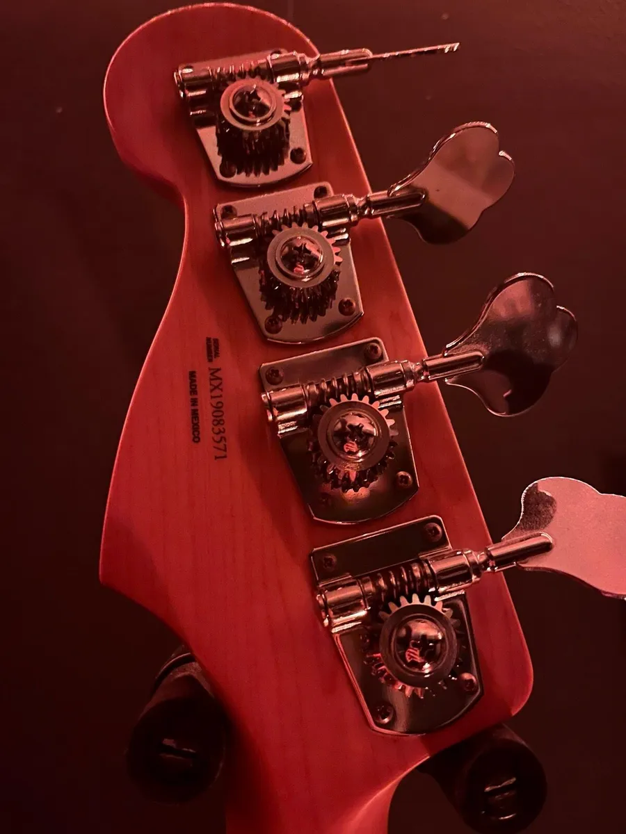 Fender Jazz Bass (Olympic White) - Image 4