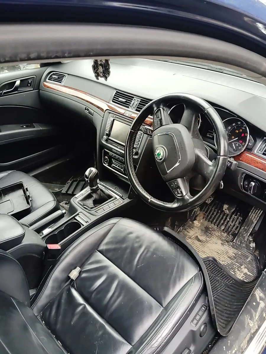 Breaking Skoda superb 2012 1.6tdi - Image 4