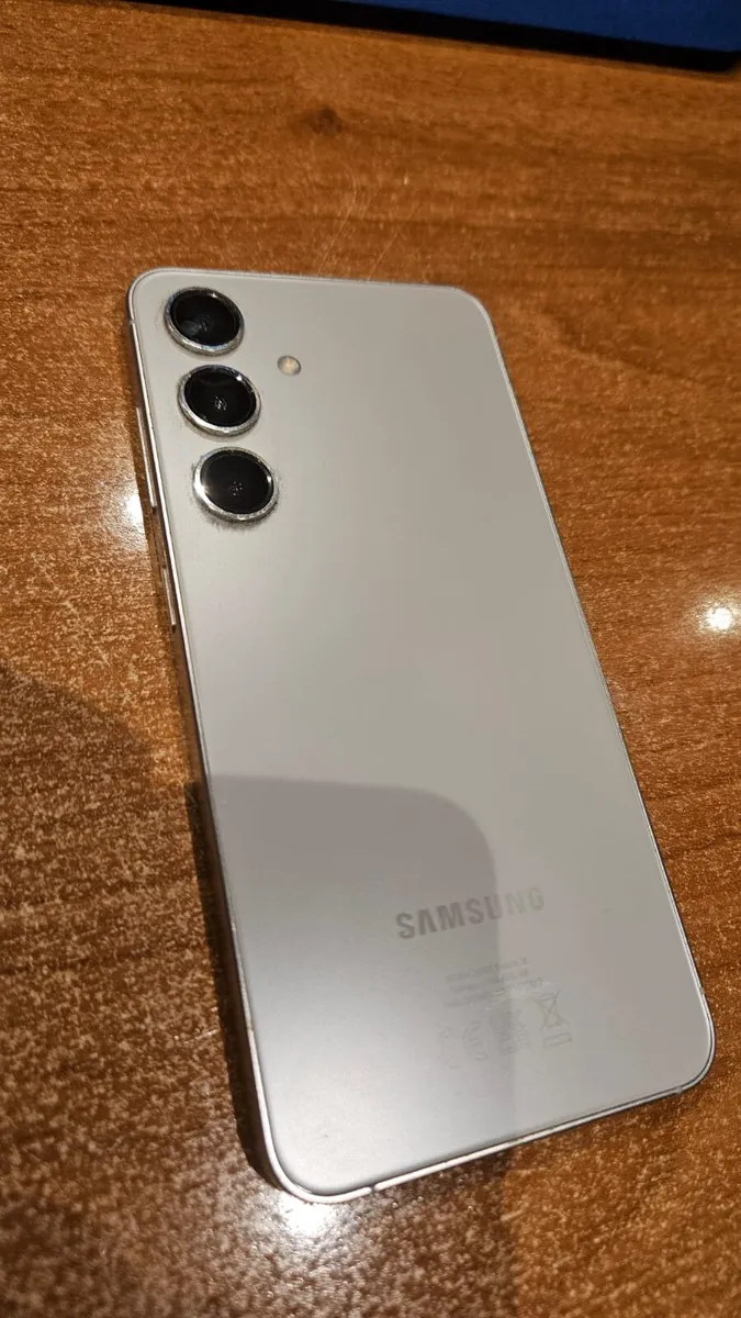 Samsung S24 - Image 3