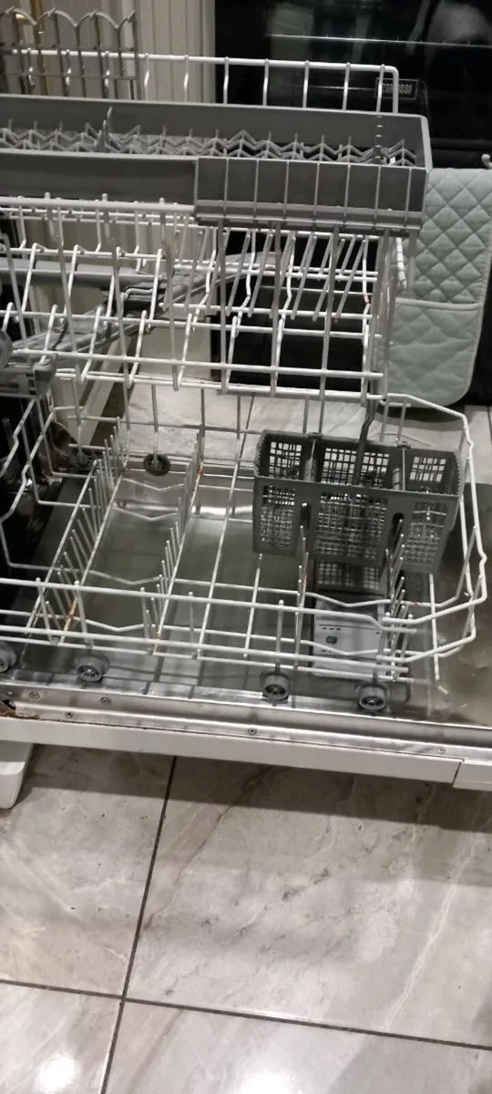 Bosch slimline dishwasher - Image 2