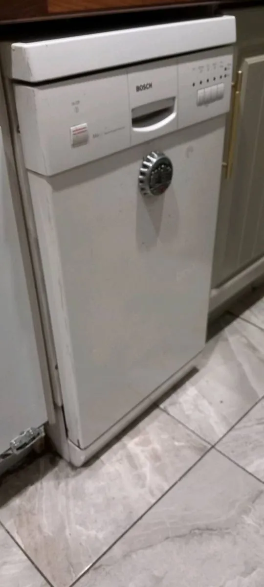 Bosch slimline dishwasher - Image 3