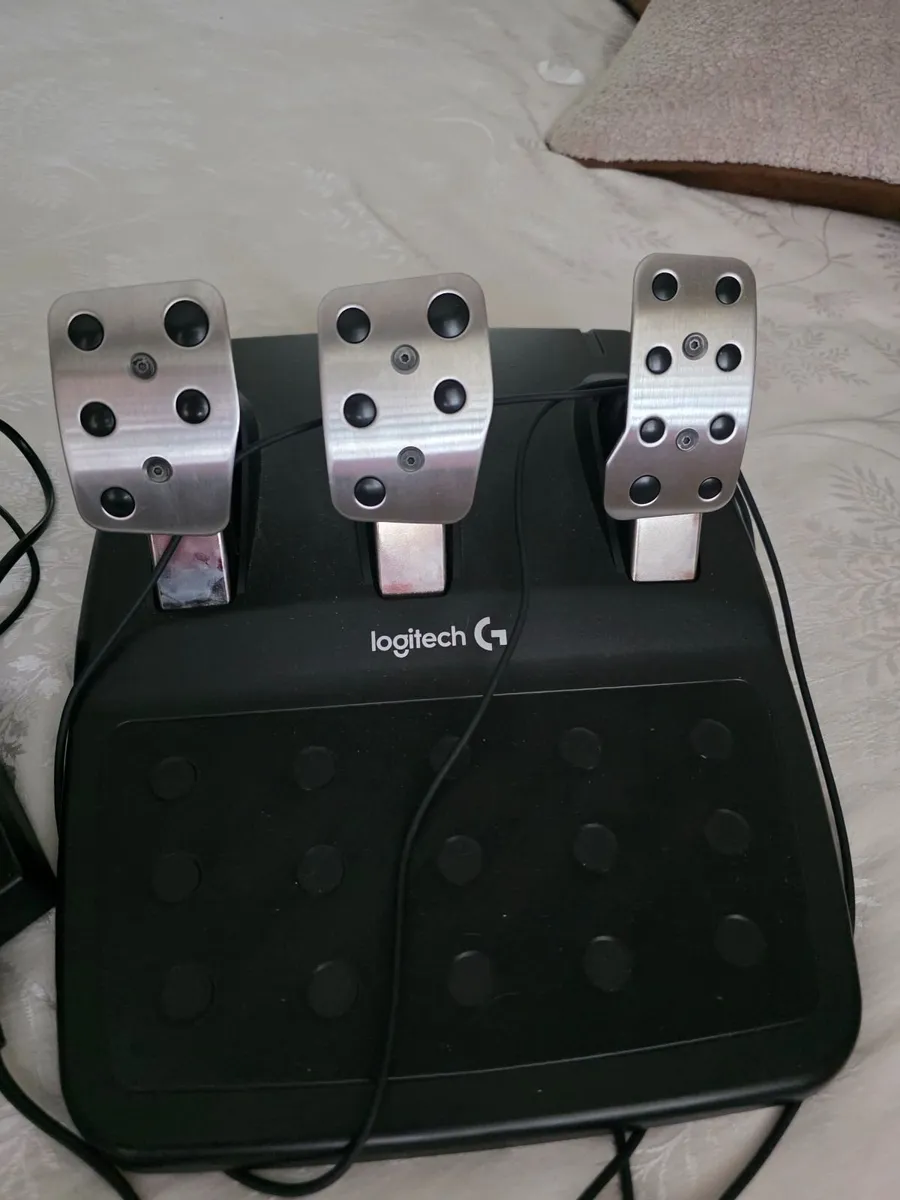 Logitech Xbox wheel & pedals - Image 3